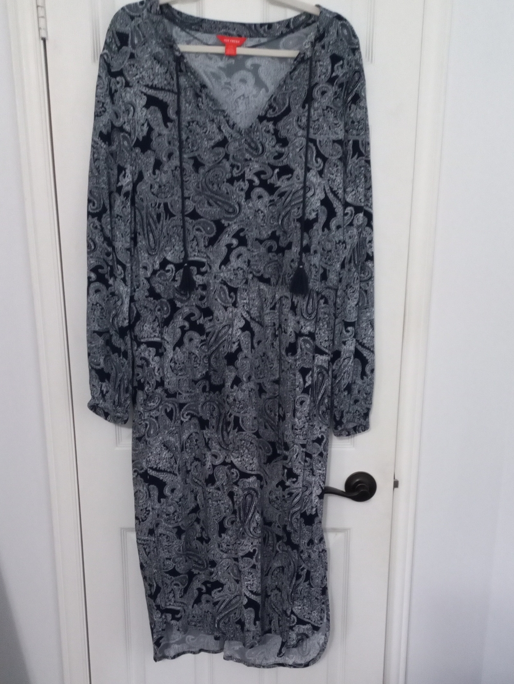 Joe Fresh Long Sleeve V-Neck Paisley Midi Dress in Navy/White